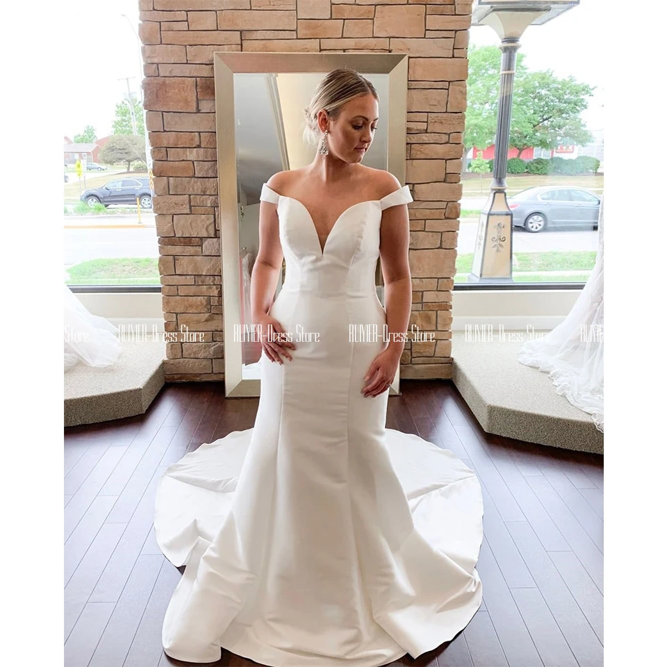 White satin sheath wedding dress Clearance