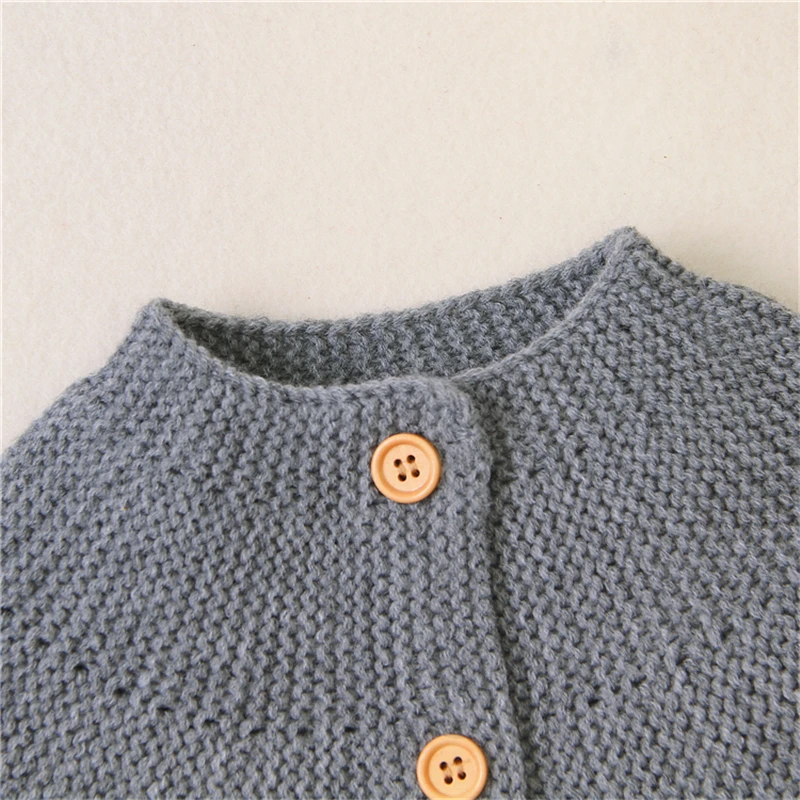Вязаные свитера для новорожденных девочек осенне-зимняя одежда однобортные однотонные свитеры с длинными рукавами Топы для малышей от 0 до 18 месяцев