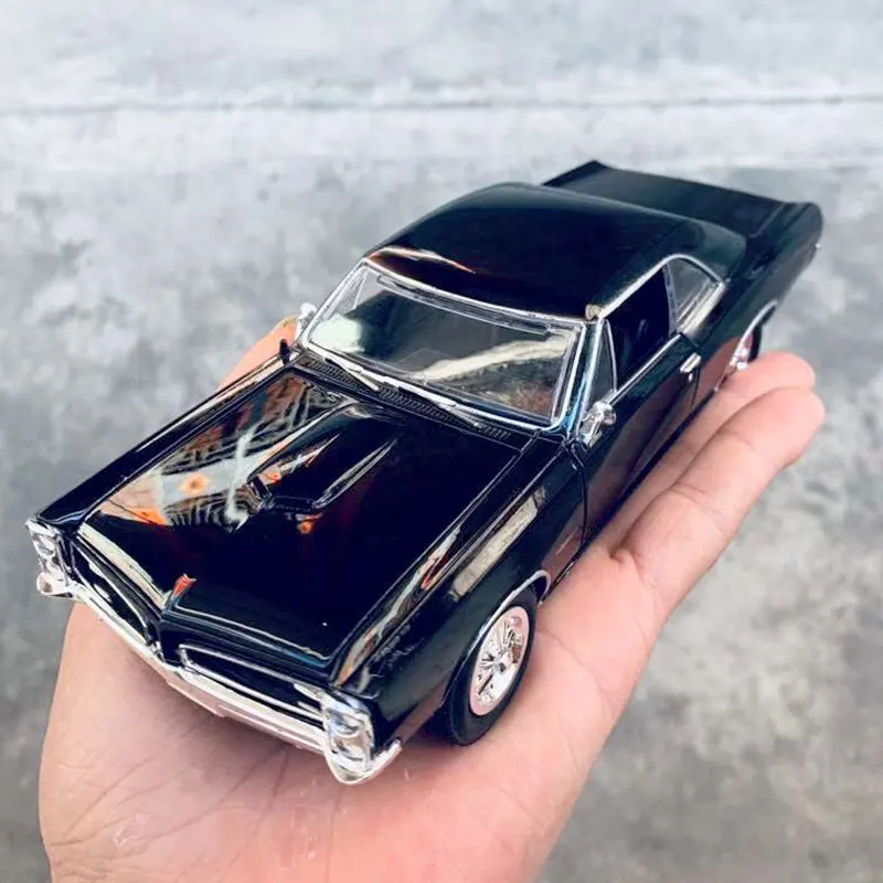 Ceny 1 24 skala Classic USA pontiac gto 21cm długość odlewany metal model samochodu zabawka do kolekcji, prezent, dzieci, dekoracja