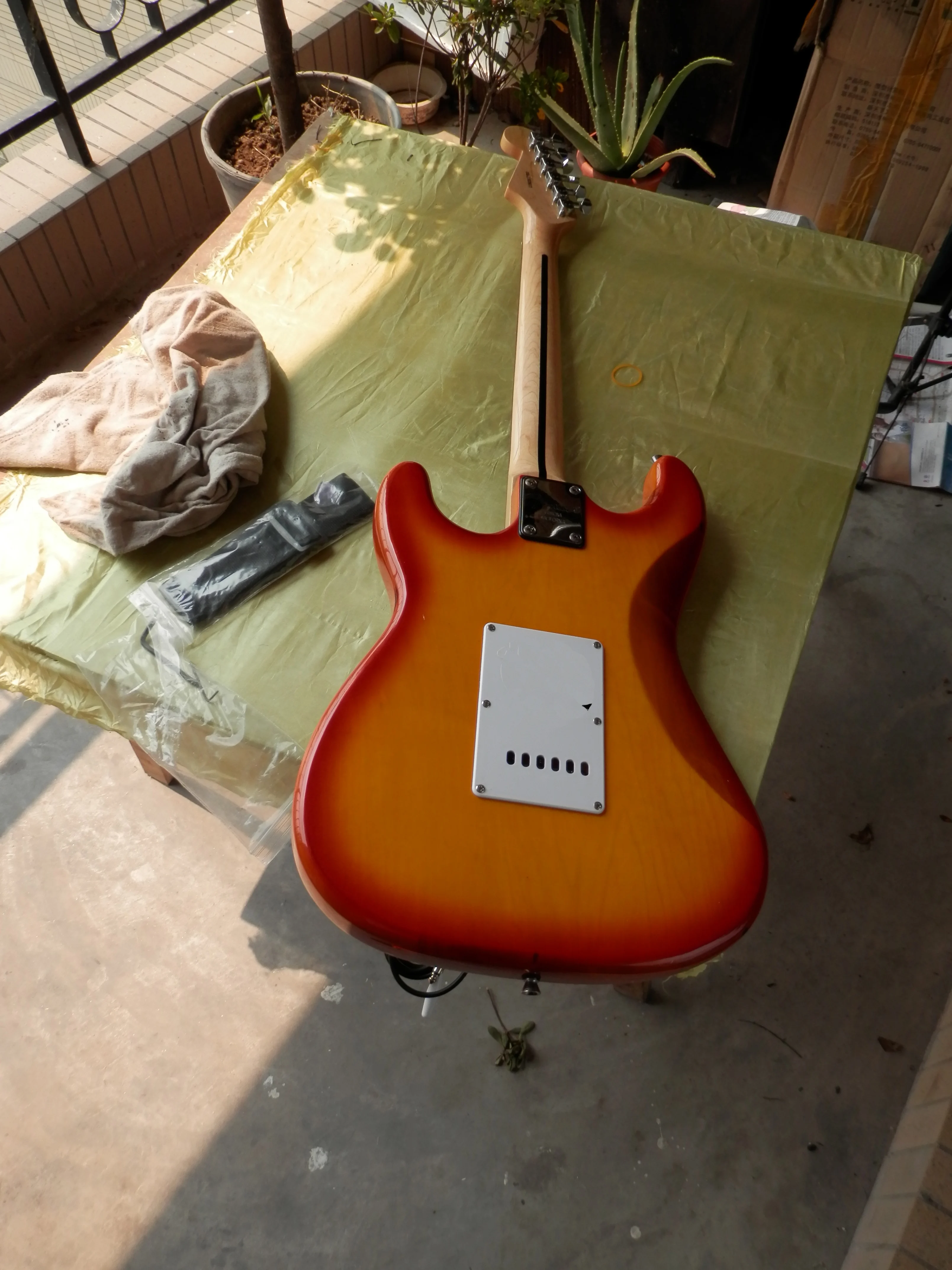 Высокое качество ST sunburst электрогитара белая жемчужная Накладка для гитары 9yue22