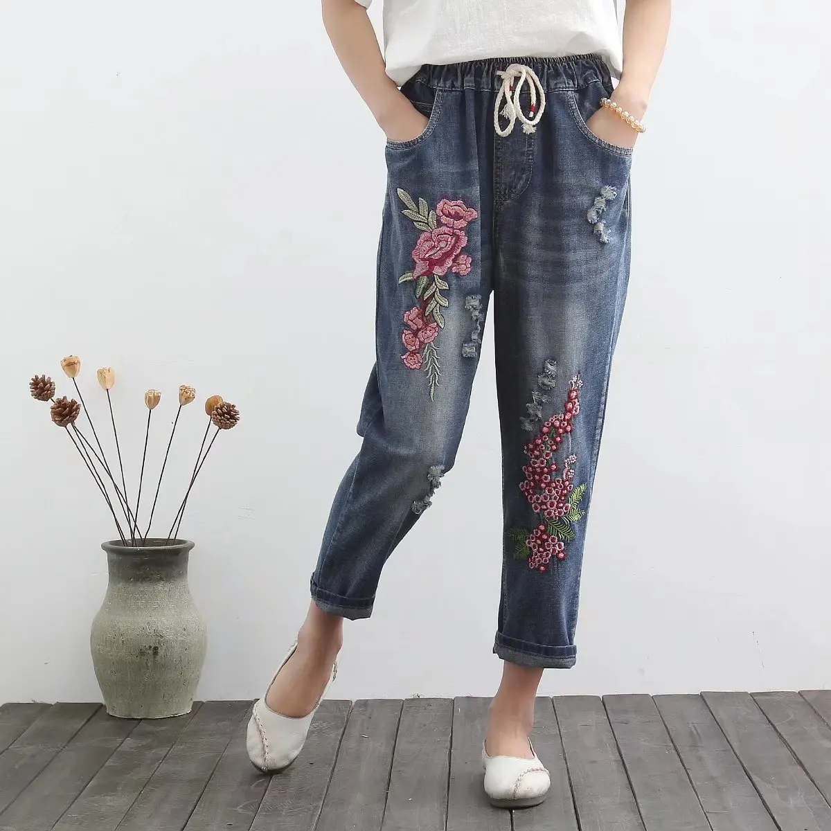 

Industrial Embroidery Flowers Spring Casual with Holes Loose-Fit Slimming Capri Pants Jeans Women's Large Size Fashion S20345
