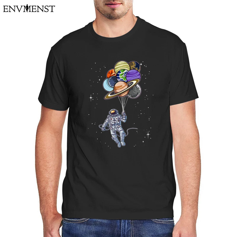 

Funny Astronaut Holding Planet Balloon T-Shirt Men Clothing Astronaut Graphic Shirt Vintage Mens Short Sleeve Tee oversized Tops