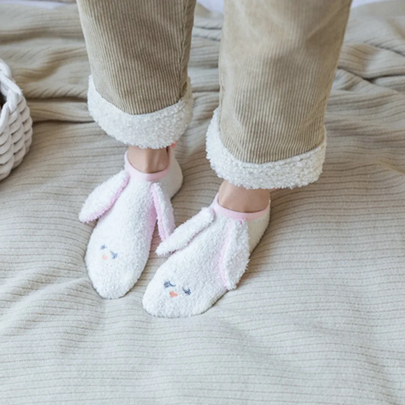 Зимние толстые бархатные женские носки кораллового цвета без губ милые плюшевые теплые носки до лодыжки с мультяшным медведем и кроликом модные домашние носки для сна