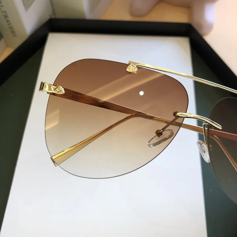 14047412274_1820445784