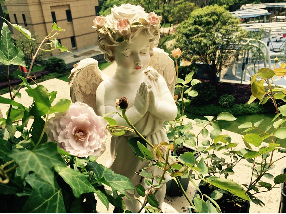 Украшения в виде Ангела из смолы Роза гирлянда губы Ангел скульптура Девушки Открытый сад Пейзаж Двор вилла парк домашний декор ремесла