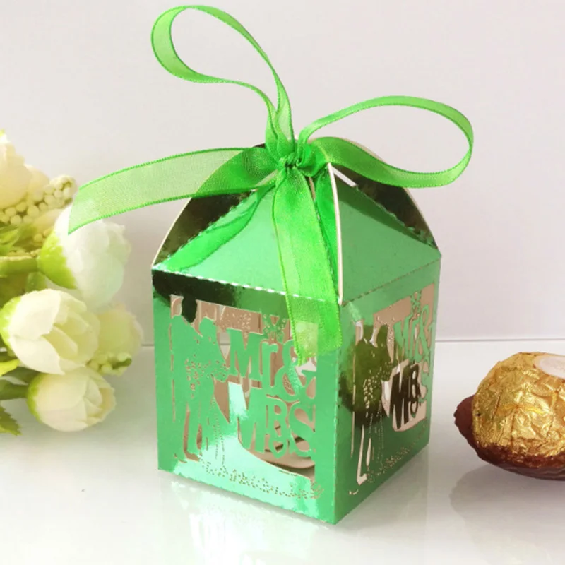 Reflective Green 50pcs Laser Cut MR MRS Carriage Favor Gifts Candy Boxes with Ribbon Baby Shower Wedding Favors and Gifts Wedding Party Supplies - Цвет: Reflective Green