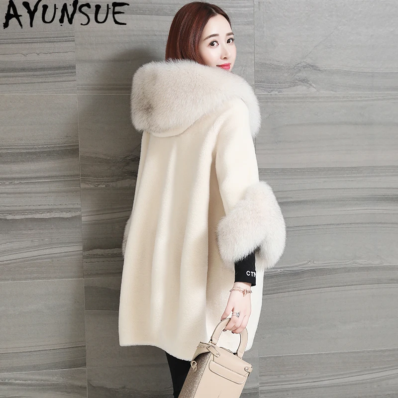 AYUNSUE Новое Женское пальто из натурального меха, Зимняя шерстяная куртка для стрижки овец, воротник из лисьего меха с капюшоном, белые корейские женские пальто KJ3547