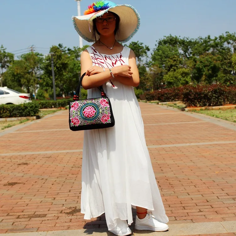 New Fashion Embroidery Women Small handbags National Floral Embroidered Lady Top-handle bags Single-layer Beading Falp Carrier