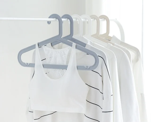 Dry and wet non-trace bearing household high tenacity more durable anti-skid good flexibility coat hanger J05