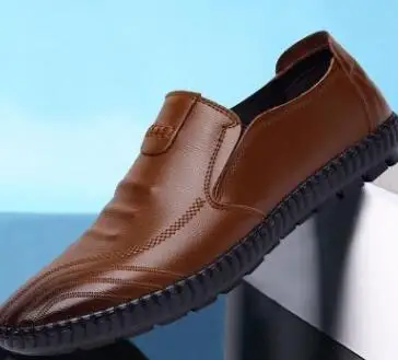 Повседневная обувь мужская кожаная Летняя обувь новая Корейская версия мужской мягкой молодежной обуви с диким ремнем