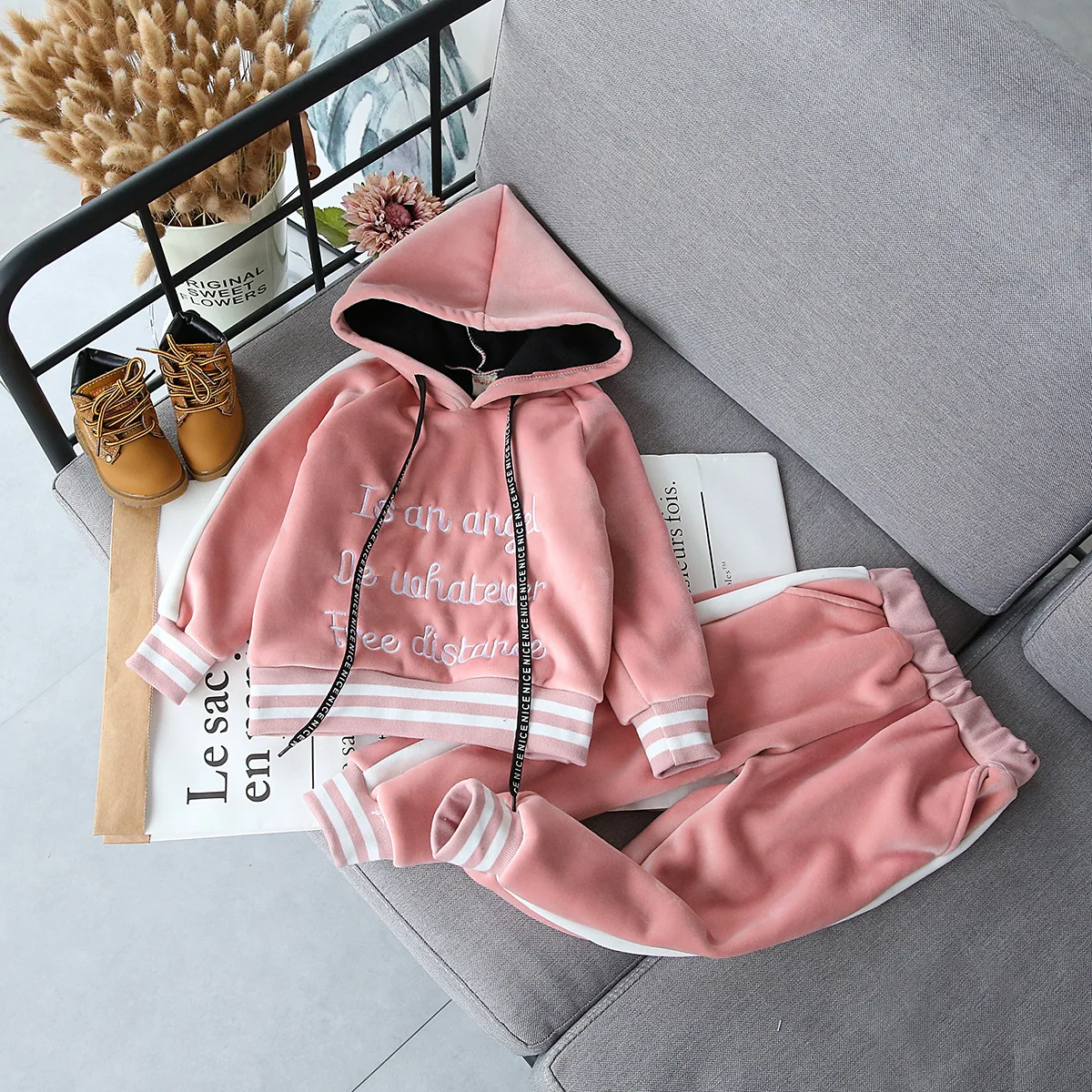 

Childrenswear 2018 Winter New Style Girls Embroidery Hoodie + Athletic Pants plus Velvet Warm Two-Piece Set E1344