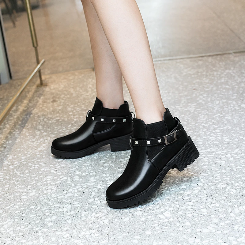 2019 модные черные ботинки женские демисезонные на платформе со шнуровкой из