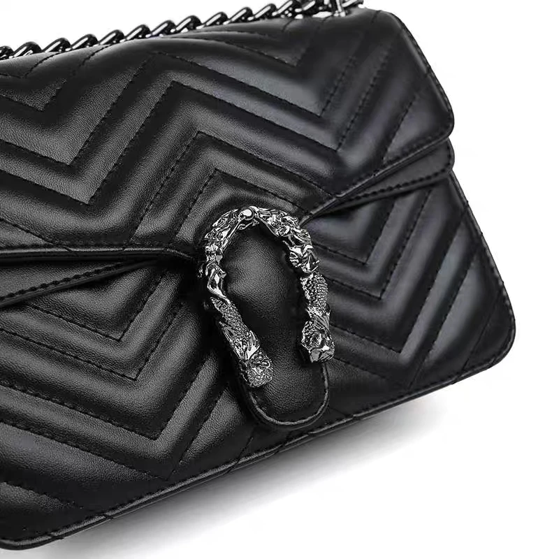 Luxury Brand Women's Bag New Fashion Diamond Chain Single Shoulder Bag Skew Bag Super Fire Black and White Mail Bag