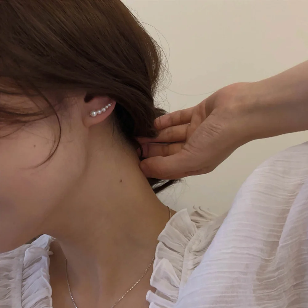 Korean Style Irregular Pearl Climber 