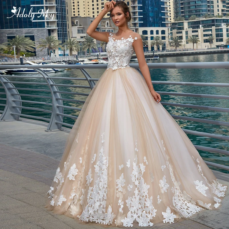 

Adoly Mey New Arrival Scoop Neck Zipper Up Tulle A-Line Wedding Dress 2020 Graceful Lace Appliques Cap Sleeve Vintage Bride Gown