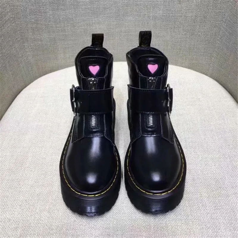 Scarpe donna/Женская обувь; zapatos De Mujer; обувь из лакированной кожи; chaussures femme; ботинки на платформе с круглым носком; женские ботинки без застежки