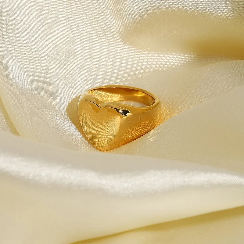 PVD 18k Gold Plated Chunky Stainless Steel Heart Signet Rings for Women Girls Fashion Jewelry Gift Waterproof 3
