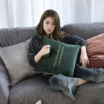 

Fashion Square Sofa Hotel Bed Velvet Cotton Pom Pom Winter Autumn Solid Color Plush Pillowcase Modern Pillow Seat Cushion quilt