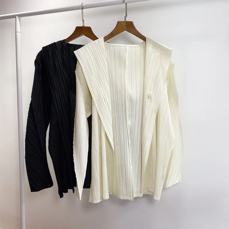 

Plus Size Jacket Women 2020 Spring New Solid Color Elastic Loose Miyake Pleated Hooded Long Sleeved Single Button Jackets Female