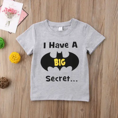 Футболка с короткими рукавами и принтом «I have a big secret» для маленьких мальчиков