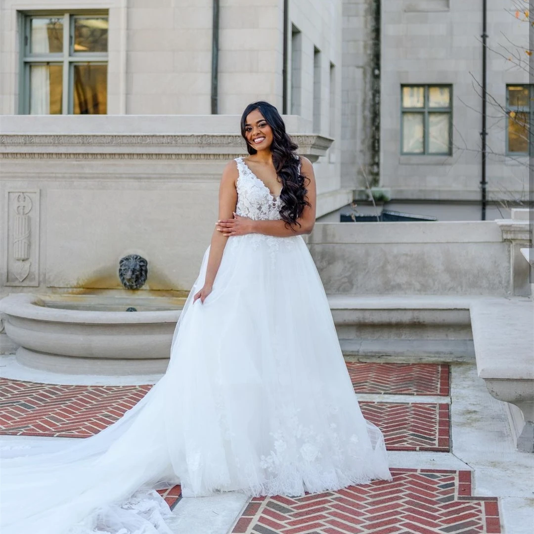 

Gorgeous A-Line Wedding Dress Women V-Neck Tank Lace Appliques Sequins Button Sweep Train Vintage Bridal Gown Vestidos De Noiva