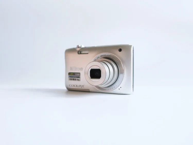 Используется цифровая камера Nikon COOLPIX S2900 20MP CCD 5x NIKKOR оптический зум-объектив HD movie