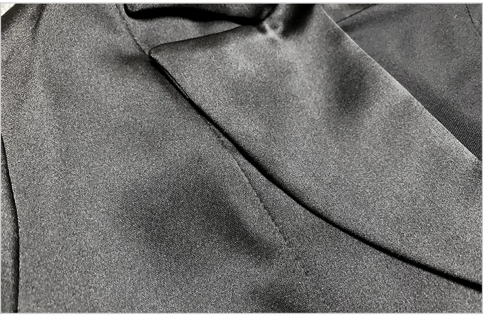 DETAIL-black-suit_2