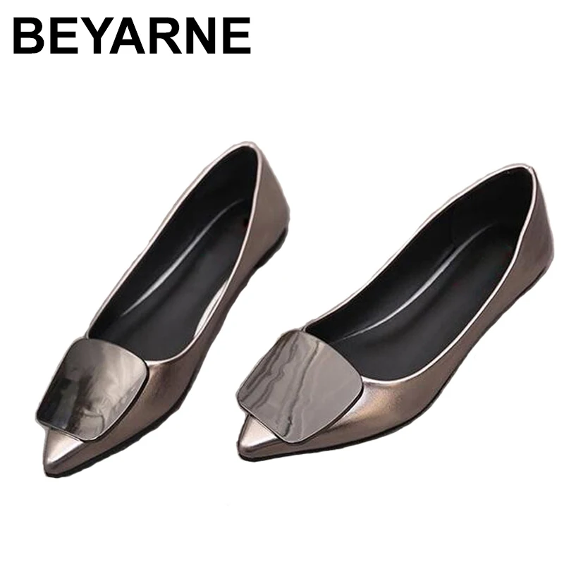Туфли BEYARNE2019 на плоской подошве с острым носком и пряжкой для женщин кожаные