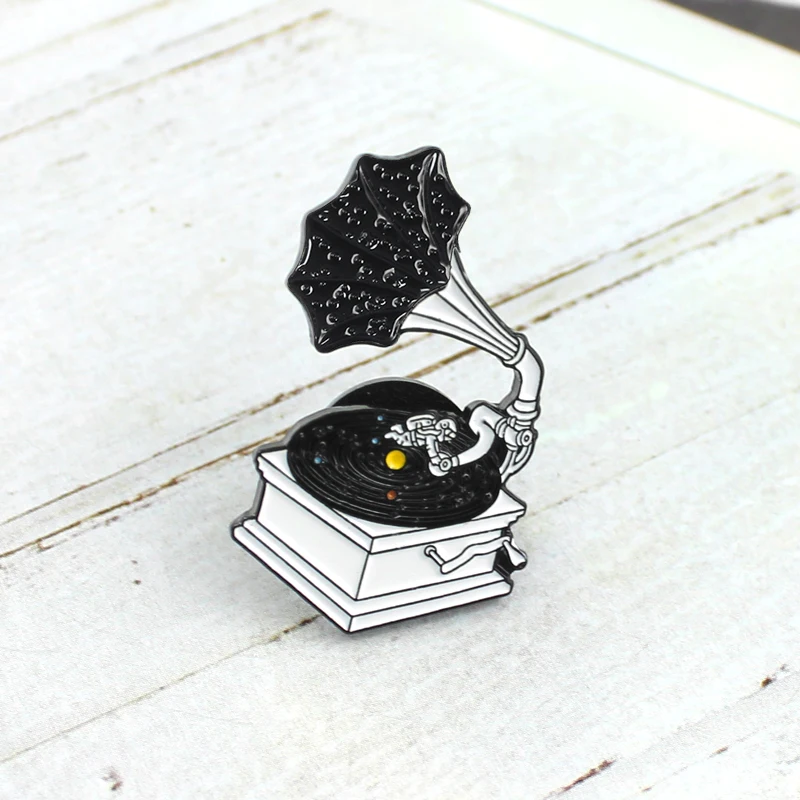 

Retro Black and White Gramophone Brooch Starry Astronaut Planet Galaxy Personality Enamel Pin Backpack Badge Music Fans Gifts