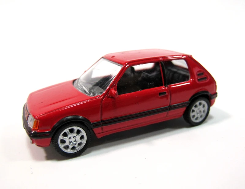 1/64 сплав симулятор peugeot 205 GTI ностальгическая классическая модель автомобиля