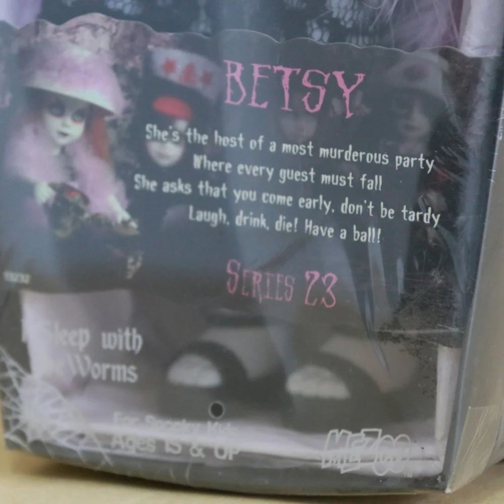 Куклы живая мертвая Серия 23 Betsy Jennocide фигурка игрушки Mezco оригинальная