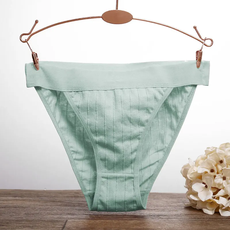 green Women Cotton Panties Sexy Low Waist Underwear Panties for Female Lingerie Underpants Hollow Heart Embossed Briefs Solid Color - Цвет: green
