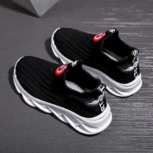 Новые осенние Обувь с дышащей сеткой Повседневное дышащие спортивные туфли новые вразлёт, плетение, носки для маленьких мальчиков и обувь для девочек детская теплая обувь на резиновой подошве