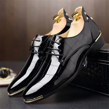 

38-48 Patent Men Leather Dress Shoes Wedding Men Formal Shoes Male Fashion Rivets Party Ceremony Flats Sapato Masculino Oxford