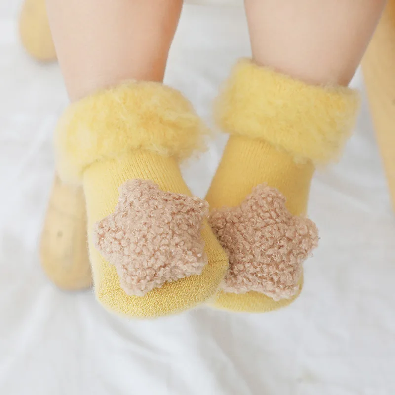Носки для малышей; нескользящие носки-тапочки с колокольчиками; милые мягкие зимние сапоги для маленьких девочек