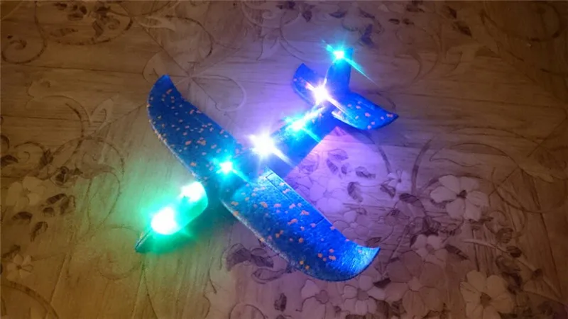 UTB8GQREuD_IXKJkSalUq6yBzVXaL