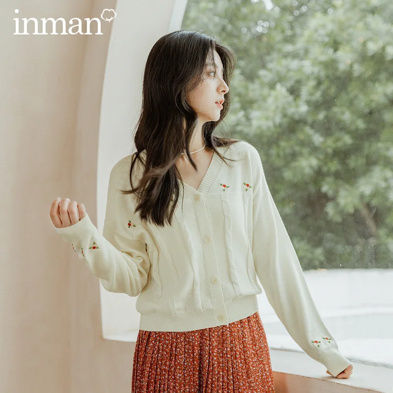 INMAN Spring Autumn Retro Style V-neck Rose Embroidery Single-breasted Jacquard Cardigan Sweater |