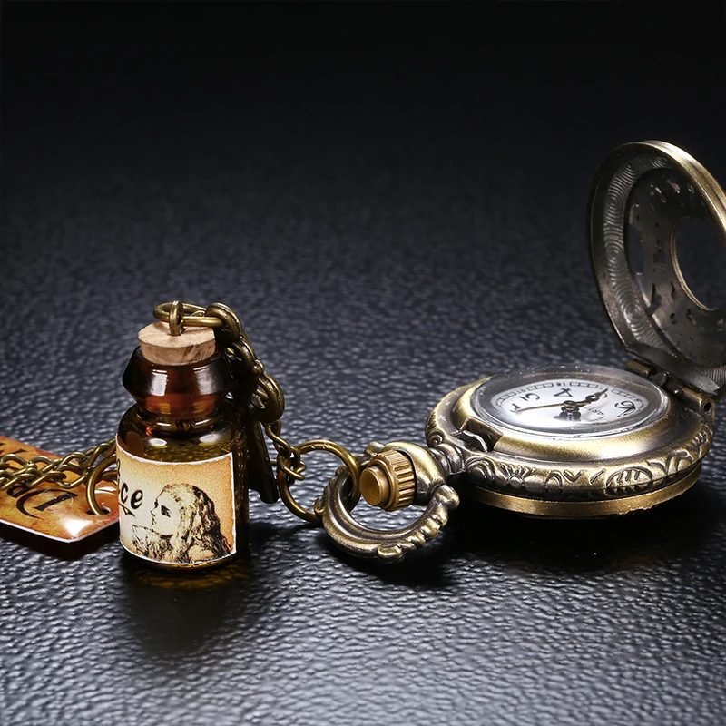 

2019 Retro Style Men and Women Pocket Watch Bronze Dial Chinese Style Nostalgic Necklace Pocket Watch Key Pendant Wishing Bottle