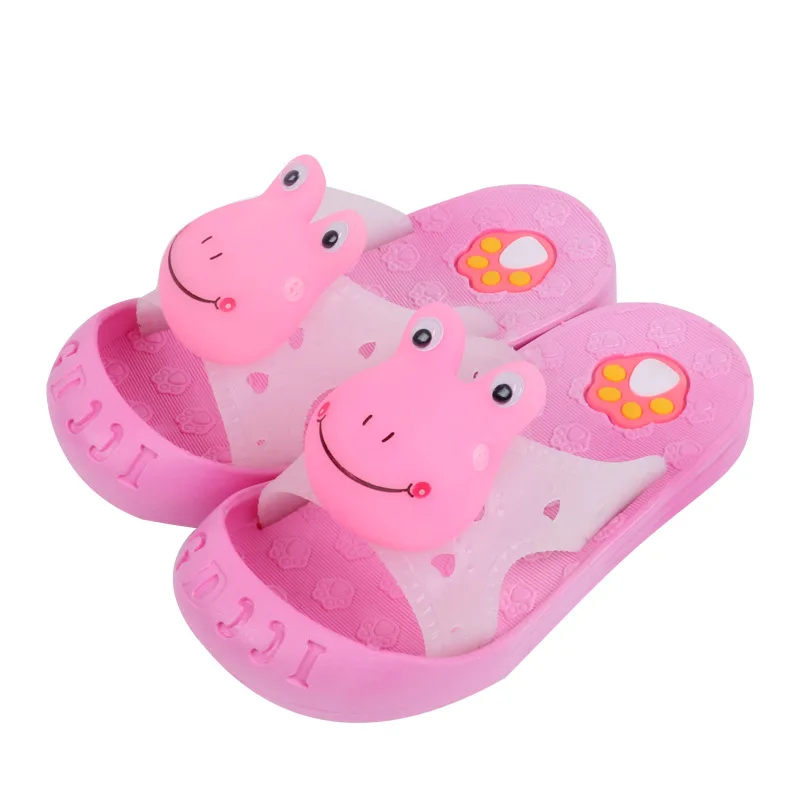 Тапочки с изображением лягушки, кролика, желтой утки, медведя, мультфильма для мальчиков и девочек летние детские ботинки для дома с животными Детские Нескользящие тапочки - Цвет: Pink Frog