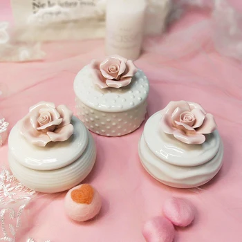 

European-style Ceramic with Flower Jewelry Jewelry Storage Box Delicate Round Retro Beauty Salon with Small Porcelain Box Gift