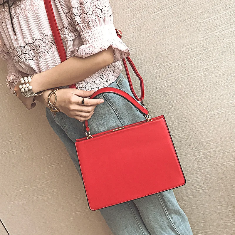 

2019 new stereo shaping small square bag ladies wind metal buckle simple Joker shoulder diagonal women's bag