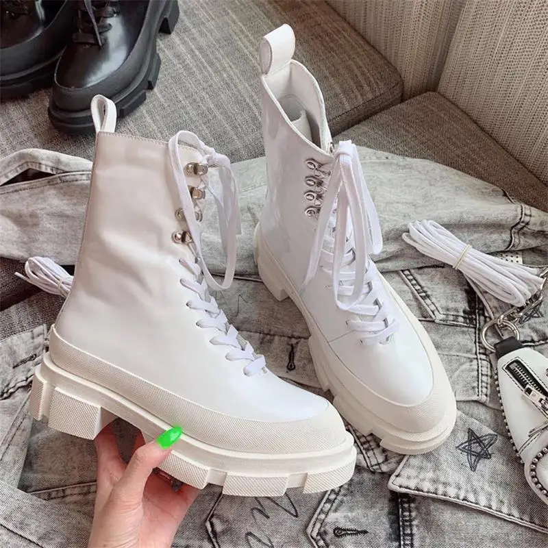Scarpe donna/зимние ботинки в байкерском стиле на платформе; женская обувь из натуральной лакированной кожи; однотонные женские ботинки на шнуровке; botas mujer invierno;