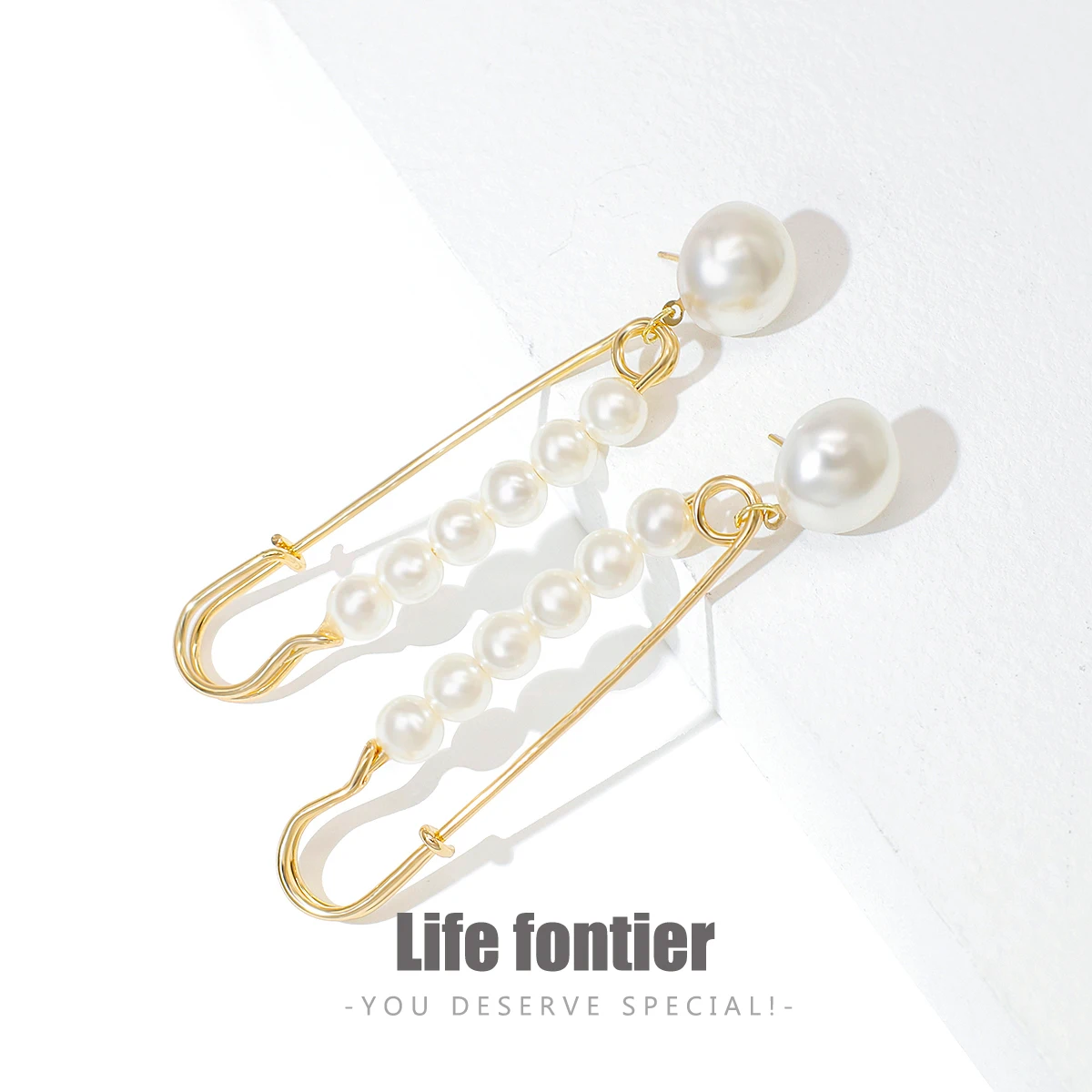 Женские серьги подвески Lifefontier круглые золотистого цвета с белым жемчугом