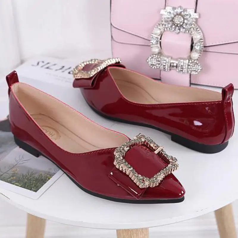 

Women Moccasins Patent Leather Shoe Metal Buckle Rhinestone Pointed Toe Flats Lady Slide On Crystal Loafers Shallow Boat Shoes