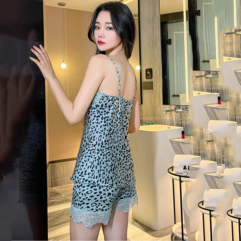 Рисунок 2 - Пижама женская шелковая