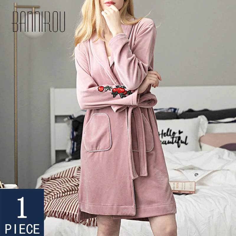 

BANNIROU Women Robe Solid Velvet Long Winter Long Robe Woman Bath Robe Pajamas Casual Thick Warm Sleepwear 2020