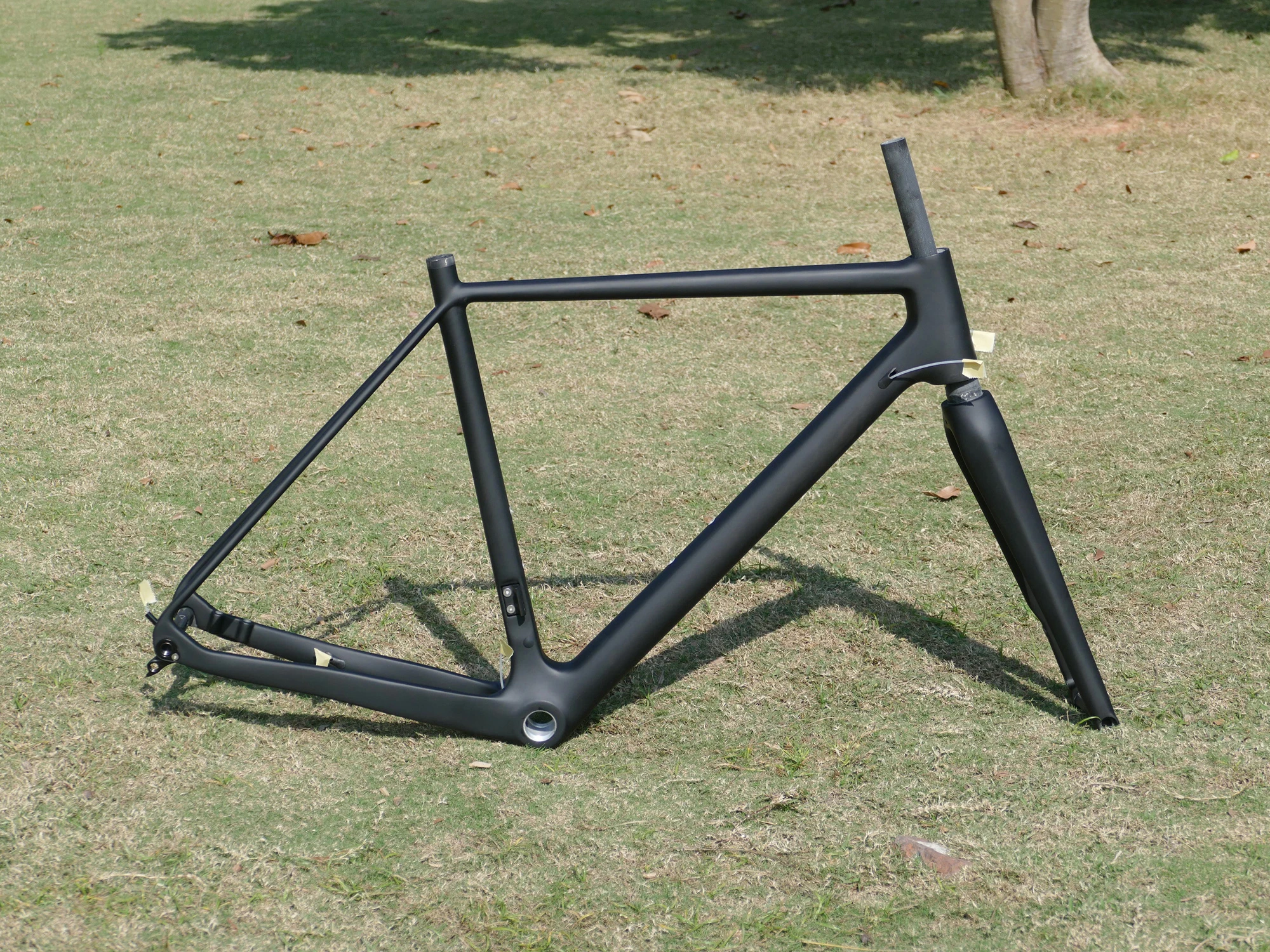 

Full Carbon UD Matt Matte Cyclocross Racing Cyclocross Bike Bicycle BSA Frame Thru Axle 12 * 142mm & Fork 15 * 100m