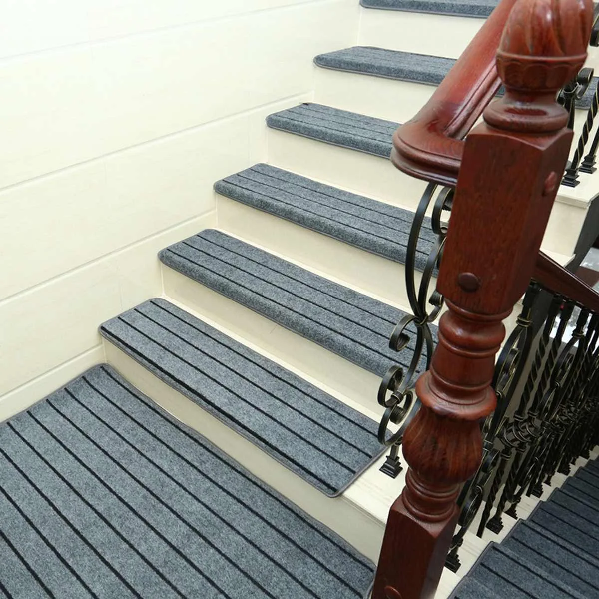 

14Pcs Adhesive Stair Treads Rectangle Non-slip Rugs Stair Mats Pads Carpet in 3 Colors Repeatedly-use Safety Pads Mat for Home