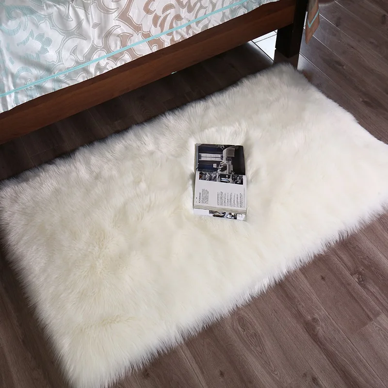 

The living room carpet is full of plush bedroom mattresses coffee table carpets floating windows mattresses, window decorations.