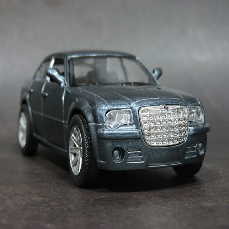 1:32 Chrysler 300c модель игрушечного автомобиля из сплава с принтом коллекция